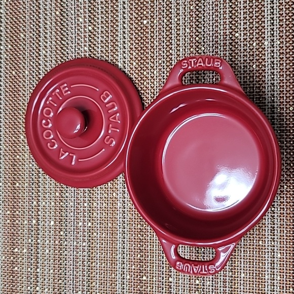 STAUB Ceramic Red 10cm Mini Round Cocotte, NWOT - Picture 2 of 8